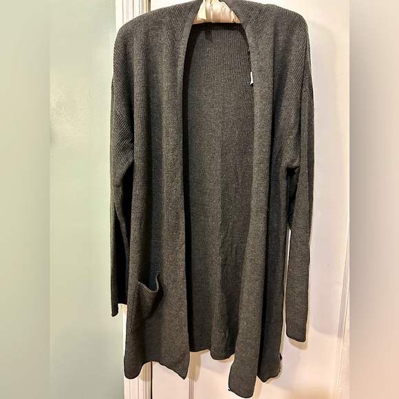 T Tahari Sweaters - NWT TTahari women’s sleeved long cardigan dark gray size XL